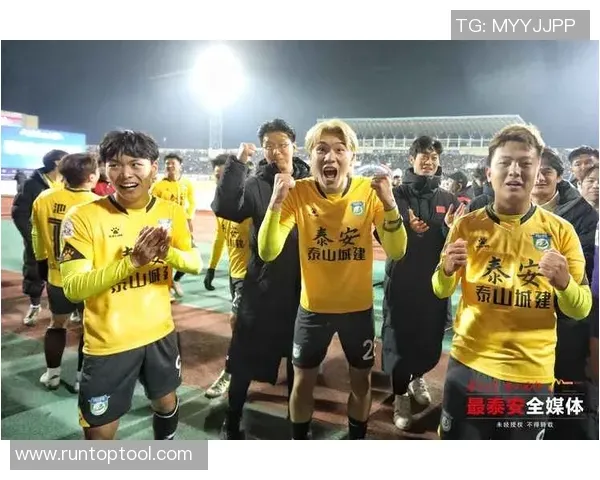 詹姆斯是本赛季场均失误低于2次的球员中，场均助攻数最高的